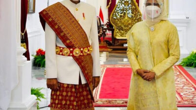 Luar Biasa..Upacara HUT RI ke-76, Jokowi Menggunakan Pakaian Adat Lampung