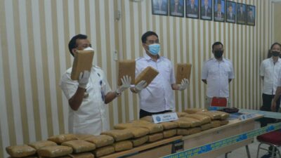 BNNP mengamankan empat tersangka pengedar narkoba seberat 52 kg ganja kering. Dua tersangka merupakan warga binaan lapas kalianda.