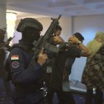 Denjaka dan Marinir berhasil membebaskan para pejabat Lampung dari Sandera Teroris. Foto humas Marinir for referensirakyat.co.id