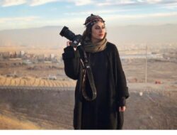 Fotografer Wanita Cantik Tinggalkan Afghanistan Hanya Bawa Kamera