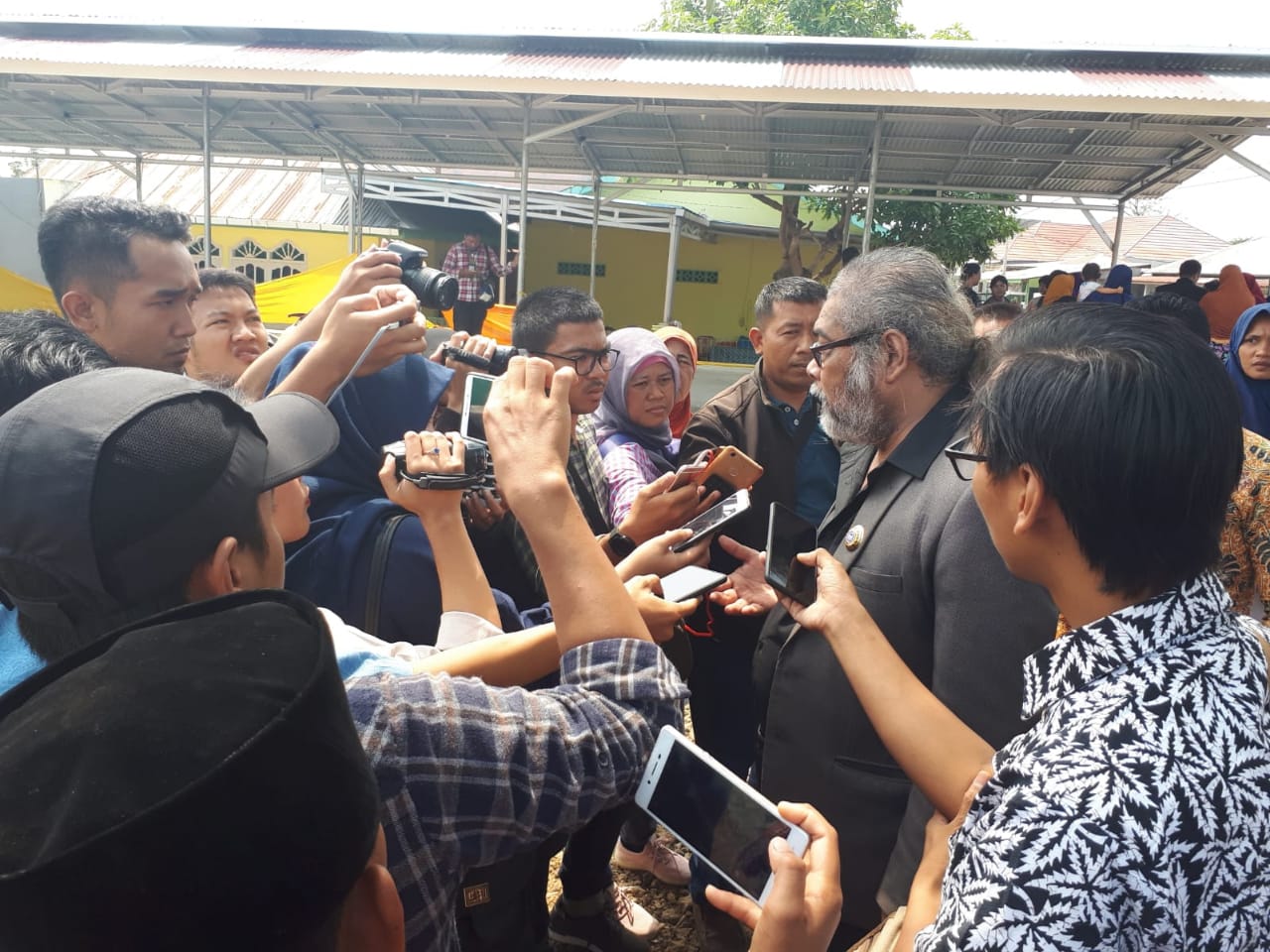 Ketua Umum Komnas Perlindungan Anak, Arist Merdeka Sirait saat memberikan keterangan pers kepada wartawan. Foto : ist for referensirakyat.co.id