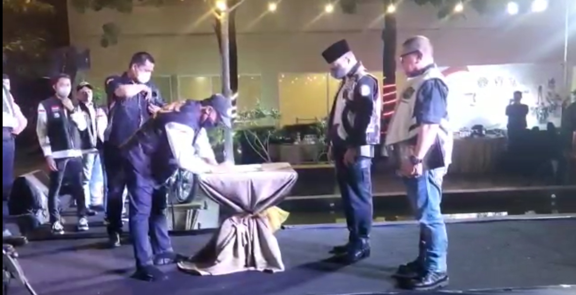 Ketua Umum HDCI Pusat Irjen Pol.Teddy Minahasa Putra, melantik Pengurus HDCI Pengda Lampung, Pengcab Bandarlampung dan Pengcab Metro. Foto : tangkapan layar referensirakyat.co.id