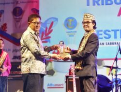 Bupati Lambar Raih 2 Penghargaan