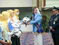 Riana Sari Arinal di Daulat Sebagai Bunda Salud Provinsi Lampung Masa Bakti 2022 – 2027