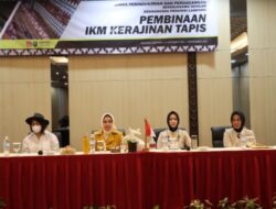 Ketua Dekranasda Buka Kegiatan Pembinaan IKM Kerajinan Tapis