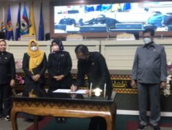 Wagub Chusnunia Mengikuti Paripurna Persetujuan Bersama Antara Pemda dan DPRD Terhadap RAPBD dan Belanja Daerah Provinsi Lampung 2023