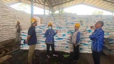 Wakil Gubernur Chusnunia dan Tim KP3 Tinjau Pengawasan Pupuk di Tulangbawang