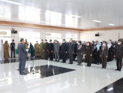 Sekdaprov Melantik dan Mengambil Sumpah Jabatan 52 PNS dalam Jabatan Fungsional