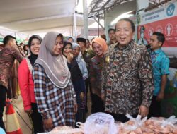 Gubernur Arinal Djunaidi Meninjau Pasar Murah Bersubsidi