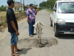Gorong-gorong Jebol, Anggota DPRD Lamsel Langsung Turun ke Desa Karang Pucung