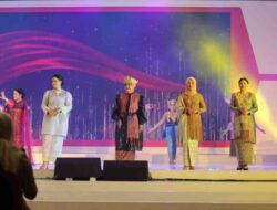 HUT Dekranas ke-43, Ketua Dekranasda Lampung Dapat Kehormatan Tampilkan Tapis Pada Fashion Show