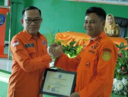 Anggota DPRD Lampung DRB Terima Penghargaan Basarnas