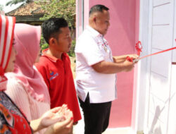 Bupati Nanang Resmikan 8 Rumah di Kecamatan Way Sulan