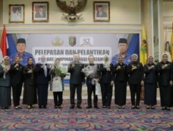 Sekdaprov Fahrizal Lepas Asisten 2 Bidang Perekonomian dan Pembangunan Kusnardi dan Kabiro Kesra Ria Andari Memasuki Masa Purna Bhakti