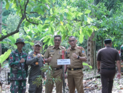 Asisten Bidang Ekonomi Pembangunan (Ekobang) Lampung Selatan Dulkahar, Hadiri Penanaman Pohon Serentak Kodim 0421/LS Tahun 2024