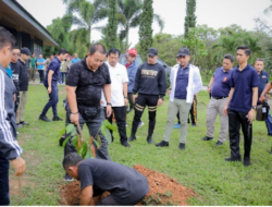 Jum’at Ceria, Gubernur Arinal Djunaidi dan Ibu Riana Bersama Seluruh Jajaran OPD Pemprov Lampung Senam Bersama di Kebun PKK Agropark Sabah Balau Tahun 2024