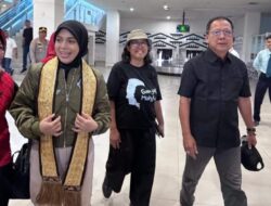 Mingrum Gumay Sambut Siti Atiqoh di Bandara Raden Intan II Tahun 2024