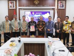 Sekdaprov Fahrizal Serahkan Laporan Keuangan Pemerintah Daerah Tahun 2023 kepada Kepala BPK Perwakilan Lampung Masmudi Tahun 2024