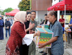 Dharma Wanita Persatuan Biro Adpim Pemprov Lampung Bagikan Takjil Gratis dari Program Gerakan Siger dan Gerakan “Beli dan Bagi” yang Diinisiasi Ibu Riana Sari Arinal Tahun 2024