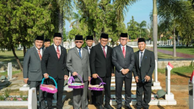 Sekdaprov Fahrizal Jadi Inspektur Upacara pada Ziarah Makam dan Tabur Bunga dalam Rangka HUT Provinsi Lampung ke-60 adi TMP Bandar Lampung Tahun 2024