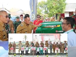 Pemkab Lampung Selatan Bagi-Bagi Alsintan di Kecamatan Way Panji, Ini Pesan Nanang Ermanto