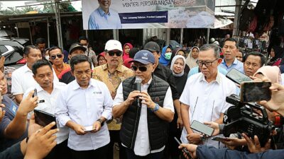 Pantau Harga Pasokan Bahan dan Kebutuhan Pokok di Pasar Natar, Plh. Gubernur Lampung Dampingi Mendag Zulkifli Hasan