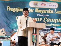 Gubernur Lampung Arinal Djunaidi dan Ibu Riana Hadiri Pengajian Akbar di Lapangan Merdeka Lampung Timur