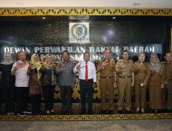 Pj Gubernur Samsudin Bersama Sekdaprov Fahrizal dan Jajaran Pejabat Tinggi Pratama Kunjungi DPRD Lampung