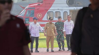 Pj. Gubernur Samsudin Sambut Kedatangan Presiden Jokowi di Lapangan Stadion Jati Kalianda Lamsel