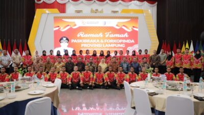 33 Anggota Paskibraka, Pelatih dan Pamong yang Bertugas pada Upacara HUT ke-79 RI Dapat Penghargaan Dari Gubernur Samsudin
