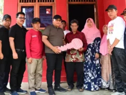 Nanang Ermanto Resmikan Hasil Bedah Rumah Milik Warga Pasuruan