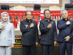 Pendapatan Daerah Rp7,419 Triliun, Pj. Gubernur Samsudin dan Ketua DPRD Mingrum Gumay Tandatangani Raperda APBD Lampung Tahun Anggaran 2025