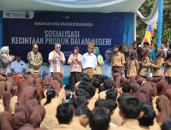 Pj Gubernur Samsudin Dampingi Mendag Zulkifli Hasan Sosialisasi Bangga Buatan Indonesia di SMAN 1 Jati Agung, Lampung Selatan