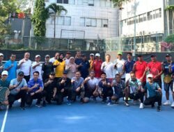 Pj. Gubernur Samsudin dan Jajaran Pemprov Olahraga Tenis Bersama Jajaran Kemenpora RI