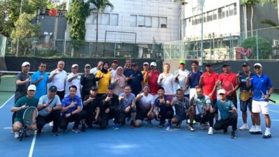 Pj. Gubernur Samsudin dan Jajaran Pemprov Olahraga Tenis Bersama Jajaran Kemenpora RI