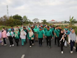 Peringati Hari Perhubungan Nasional Tahun 2024, Pj. Gubernur Samsudin dan Ibu Maidawati Ikuti Jalan Sehat