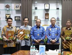 Pj. Gubernur Lampung Serahkan Penghargaan Pemenang Lomba Wana Lestari Tingkat Provinsi Lampung 2024