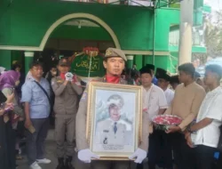 Jenazah Wali Kota Bandar Lampung Ke-9 Eddy Sutrisno Dimakamkan Secara Kedinasan