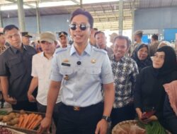 Anggota DPRD Lamsel, Agus Sartono Dampingi Bupati Sidak Harga Bahan Pokok di Pasar Tradisional Sidomulyo