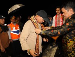 Kembali ke Lampung Usai Mengikuti Retret di Akmil Magelang, Gubernur Rahmat Mirzani Djausal Disambut Plh Sekdaprov Firsada dan Jajaran