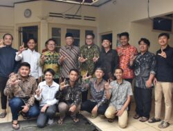 Hangat dan Akrab, Gubernur Mirza Silaturahmi Dengan Mahasiswa Lampung di Asrama Bandung