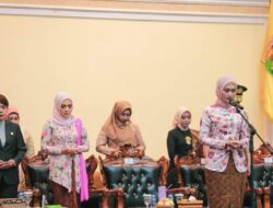 Wagub Jihan Nurlela Kobarkan Semangat Persatuan Membangun Lampung dalam Upacara Peringatan Hari Kartini 2025