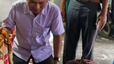 Penderita Stroke Terima Bantuan Kursi Roda, Anggota DPRD Wakili Bupati Serahkan Secara Langsung