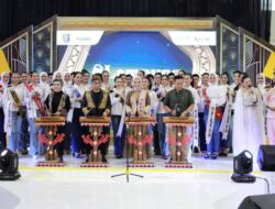 Ketua Dekranasda Provinsi Lampung Ibu Purnama Wulan Sari Mirza Buka Lampung Fashion 2025