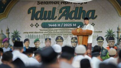 Gubernur Mirza Sholat Idul Adha Bersama Ribuan Masyarakat di Lapangan Saburai Bandar Lampung
