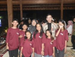 Ade Utami Hadiri Malam Pembacaan Puisi Kebangsaan