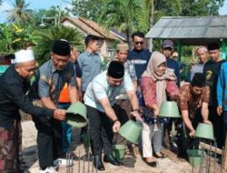 Anggota DPRD Lamsel dan Wabup Hadiri Peletakan Batu Pertama Pembangunan Gapura Masjid Nurul Mukminin