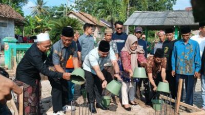 Anggota DPRD Lamsel dan Wabup Hadiri Peletakan Batu Pertama Pembangunan Gapura Masjid Nurul Mukminin