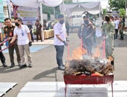 Kejari Lampung Selatan Musnahkan Barang Bukti 82 Perkara
