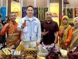 Pesan Busana Kain Inuh di Inacraft 2026, Bupati Egi Dukung Wastra Lampung Selatan Perluas Pasar